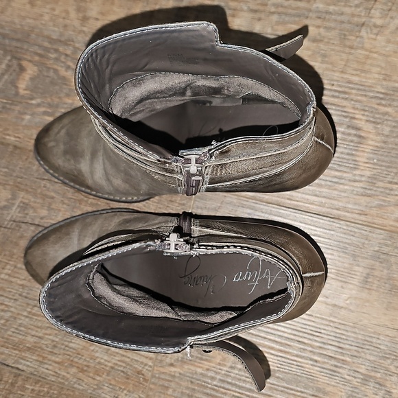 Arturo Chiang Gray Ankle Boots with Cuffed Top and Rounded Toe - Picture 6 of 8